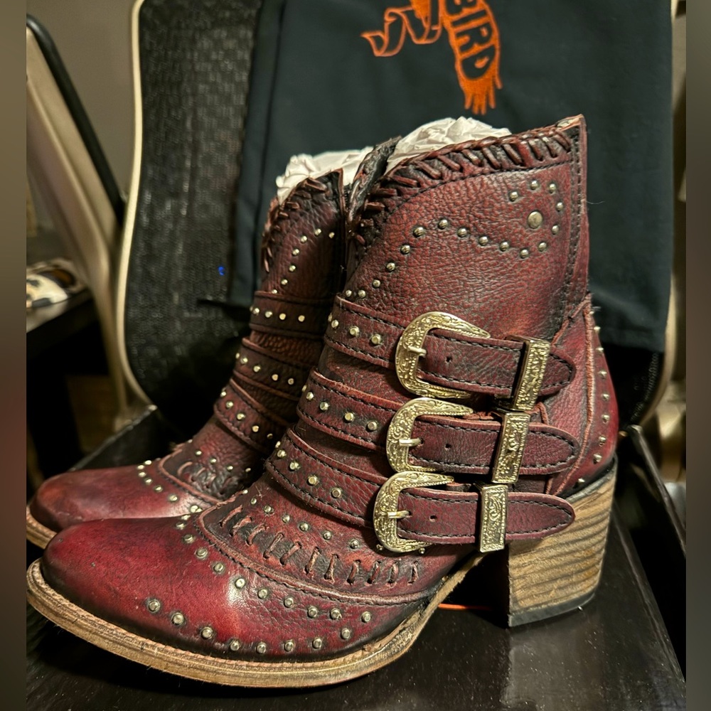 Freebird Savanna in wine size 8